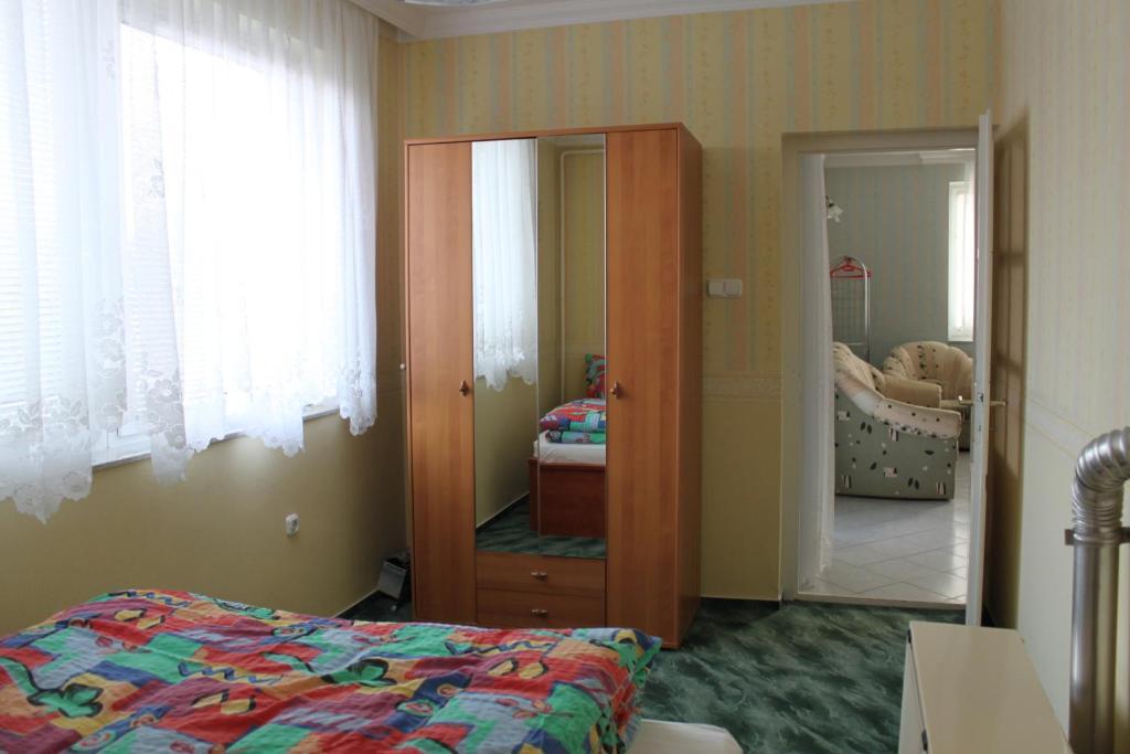Orwa Apartmanok - Fenyofa Koez Zalakaros Pokoj fotografie