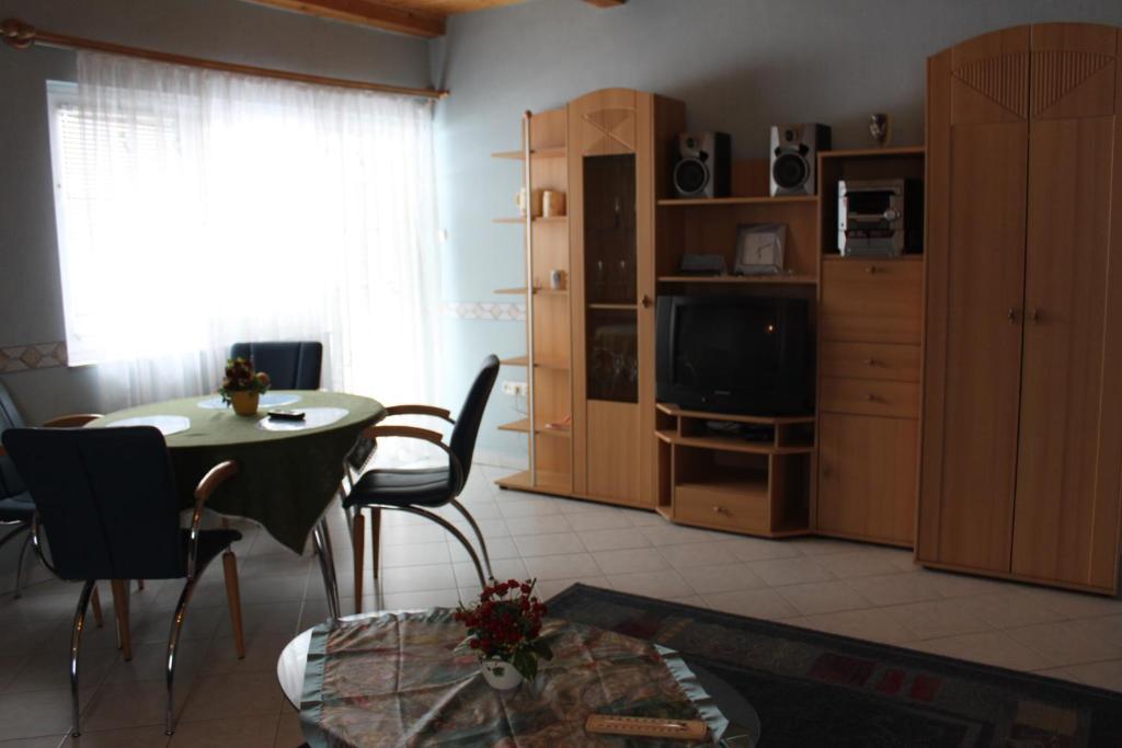 Orwa Apartmanok - Fenyofa Koez Zalakaros Pokoj fotografie